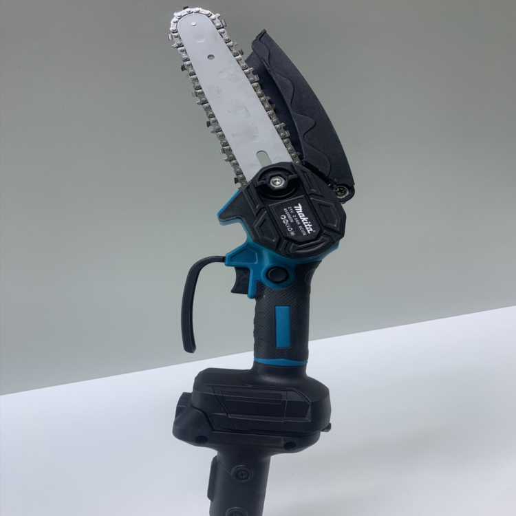Аккумуляторная мини цепная пила makita